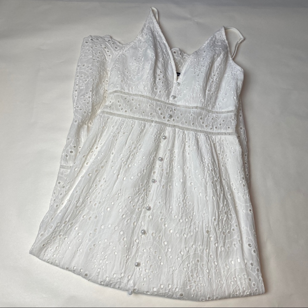 Simplee White Eyelet Embroidered V-Neck Spaghetti Strap Maxi Dress Size Medium